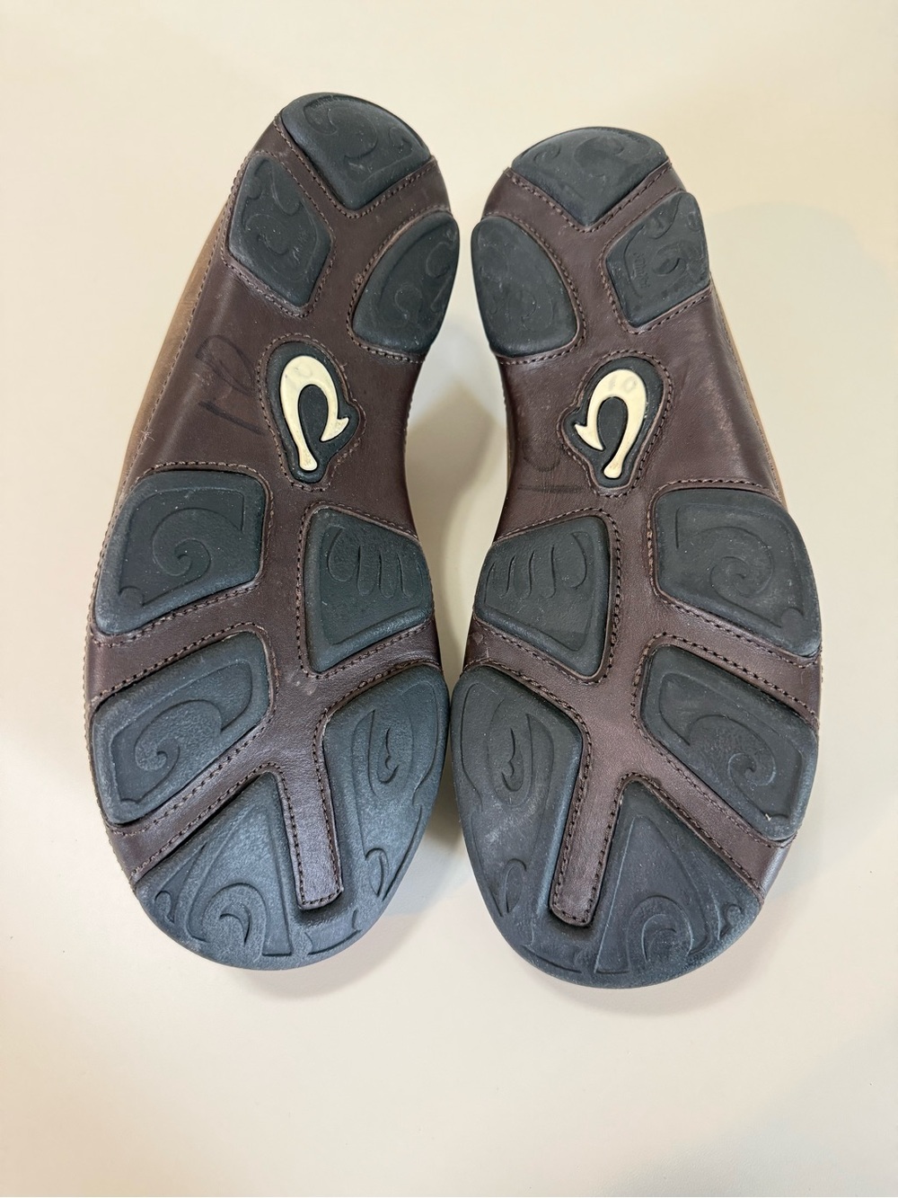 OluKai Moloā Men's Leather Slip-On Loafers Sz 10.5 - Picture 3 of 4